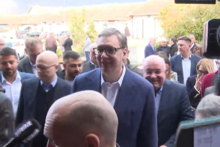 Predsednik Vučić u Bajinoj bašti!