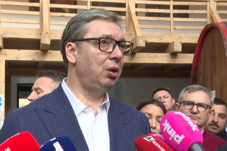 Predsednik Vučić u Bajinoj bašti: Počinjemo velike infrastrukturne projekte, dovešćemo turiste u ovo lepo mesto (FOTO/VIDEO)