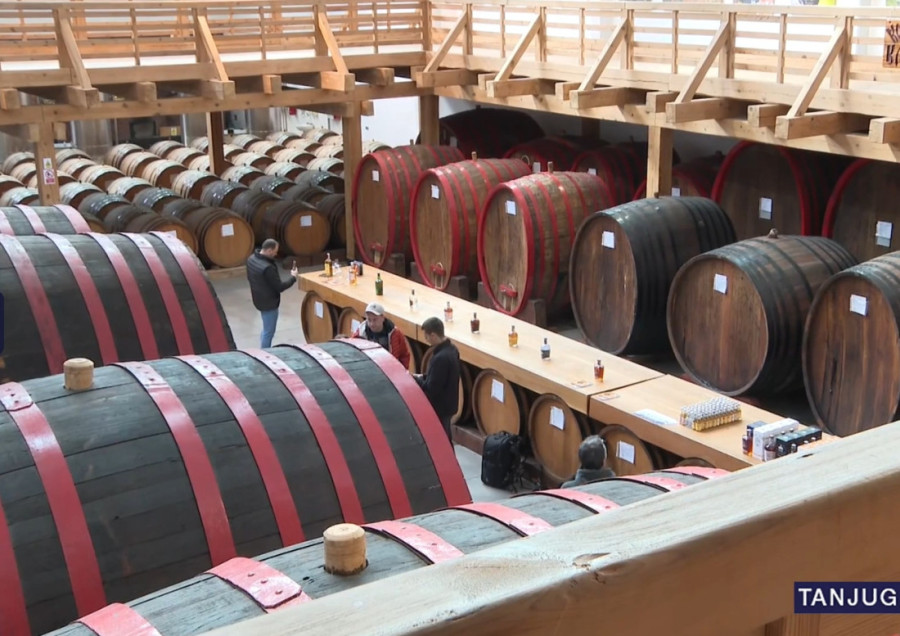 Predsednik Vučić u Bajinoj bašti: Posetio porodicu Knežević, malom Andriji poručio: Ti si mi najvažniji danas (FOTO/VIDEO)