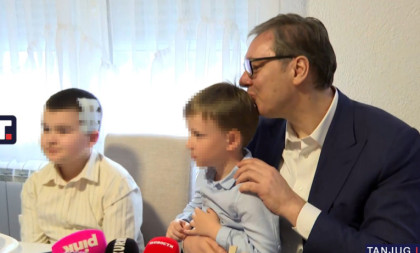 Vučića ugostila porodica Knežević u Bajinoj Bašti čiji sin boluje od retke bolesti: Ulažemo stotine miliona evra u inovativne lekove (VIDEO)