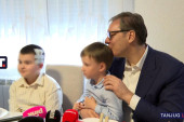 Vučića ugostila porodica Knežević u Bajinoj Bašti čiji sin boluje od retke bolesti: Ulažemo stotine miliona evra u inovativne lekove (VIDEO)