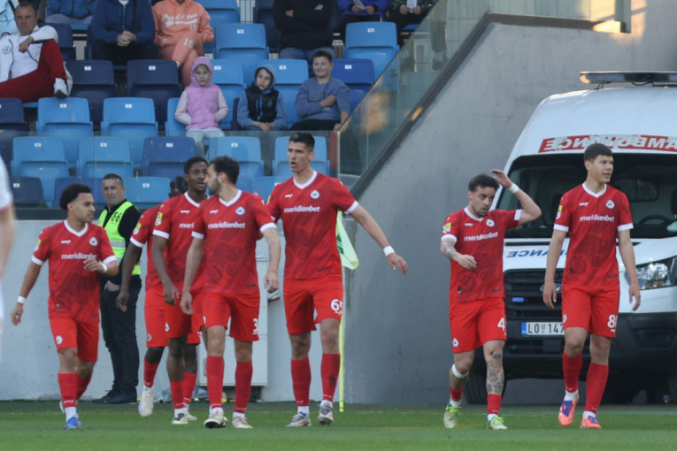 IMT - Crvena zvezda: Šok u Loznici, vode "traktoristi" (FOTO)