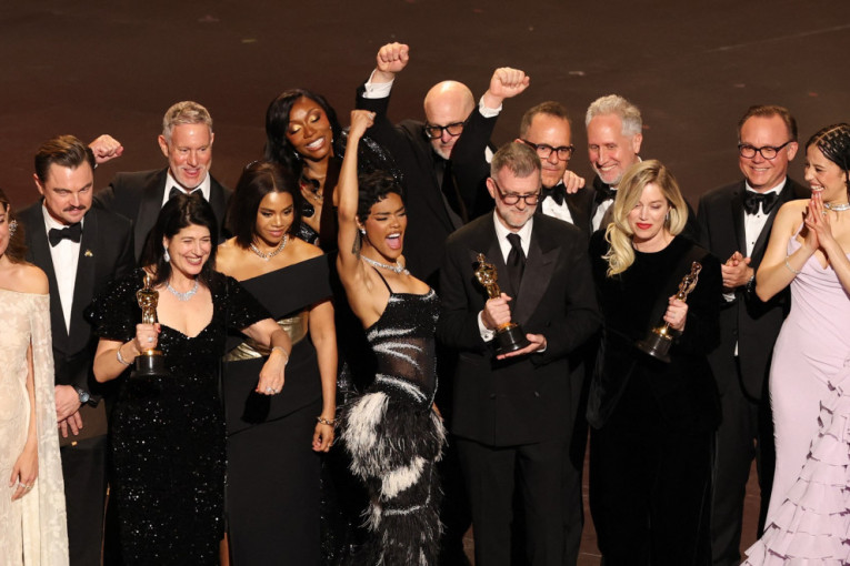 "Jedna bitka za drugom" proglašen najboljim filmom na 98. dodeli Oskara: Favorit koji je opravdao očekivanja (VIDEO)