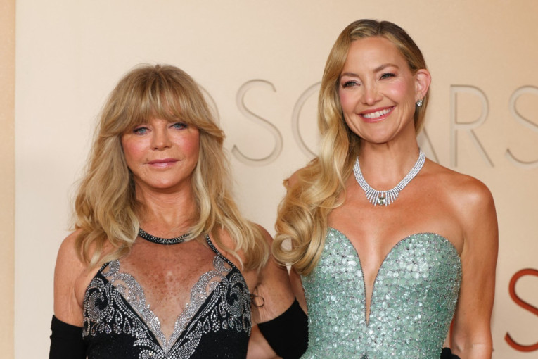 Majka i ćerka uskladile stajlinge i došle zajedno na Oskare: Kejt Hadson i Goldi Hon u emotivnom pojavljivanju (FOTO)