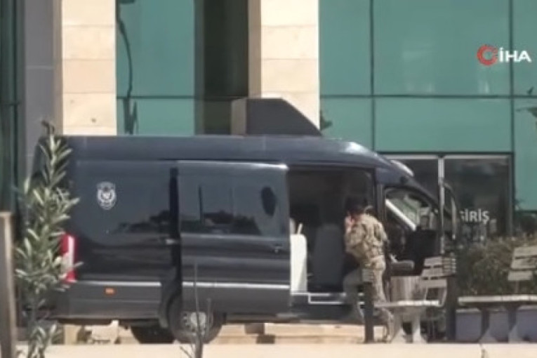 Snimci drame u Antaliji: Napadač se zaključao, naoružani specijalci ulaze u vladinu zgradu!