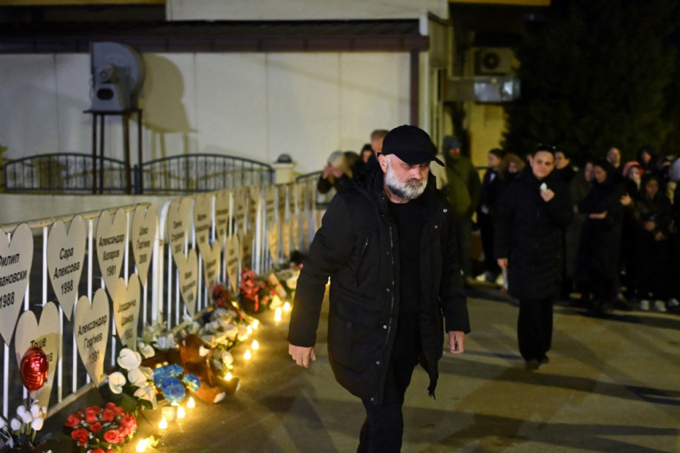 Godinu dana od tragedije u Kočanima: Sećanje na 63 žrtve požara u diskoteci "Puls" (FOTO)