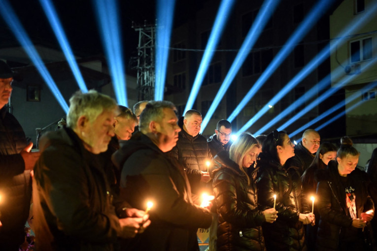 Godinu dana od tragedije u Kočanima: Sećanje na 63 žrtve požara u diskoteci "Puls" (FOTO)
