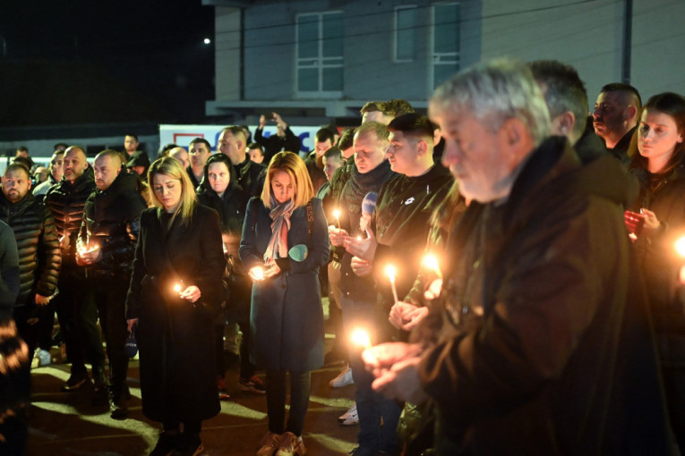 Godinu dana od tragedije u Kočanima: Sećanje na 63 žrtve požara u diskoteci "Puls" (FOTO)