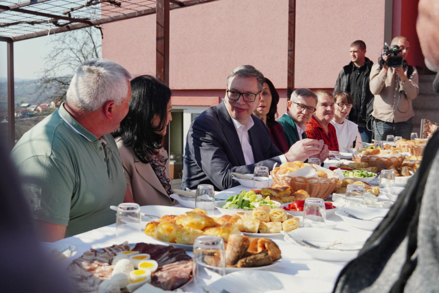 Vučić u Sevojnu: Penzije će ponovo i značajno da rastu ove godine! (FOTO/VIDEO)