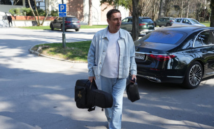 Haos ispred Granda! Mili se zaleteo kolima na Kebu, pevač počeo da viče!