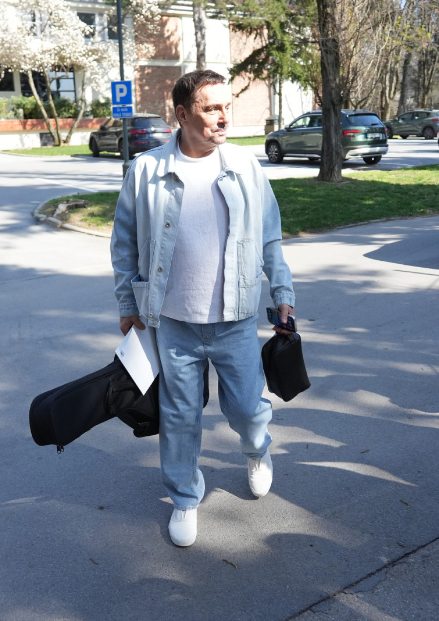 Haos ispred Granda! Mili se zaleteo kolima na Kebu, pevač počeo da viče!