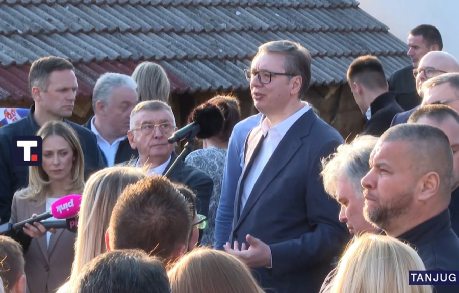 Vučić u fabrici MB Namenska: Država se nikada neće odreći većinskog vlasništva (FOTO/VIDEO)
