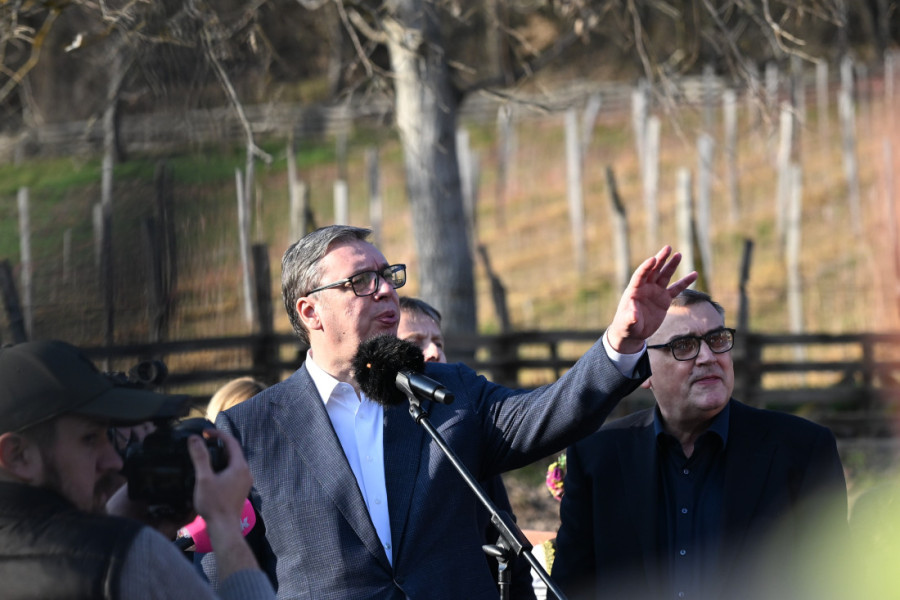 Vučić u fabrici MB Namenska: Država se nikada neće odreći većinskog vlasništva (FOTO/VIDEO)