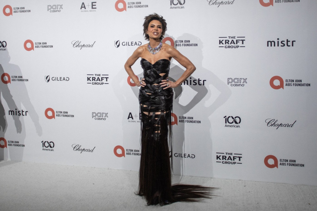 Glumica šokirala u haljini od kose! Tim od 16 ljudi radio je na njoj 152 sata - evo kako izgleda (FOTO)