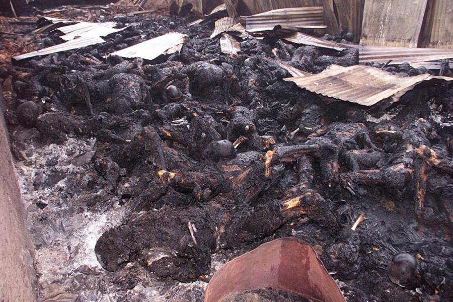 Jeziva tragedija u Africi šokirala je svet pre 26 godina: Sekta obećala spasenje pa sledbenike odvela u smrt (UZNEMIRUJUĆE FOTOGRAFIJE)