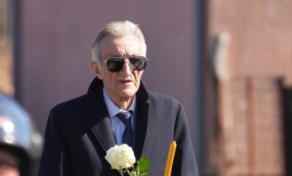 "Ništa lepo mi se nije desilo od kad mi je sin umro" Mirko Kodić slomljen, pomenuo i sahranu Dragana Lazića