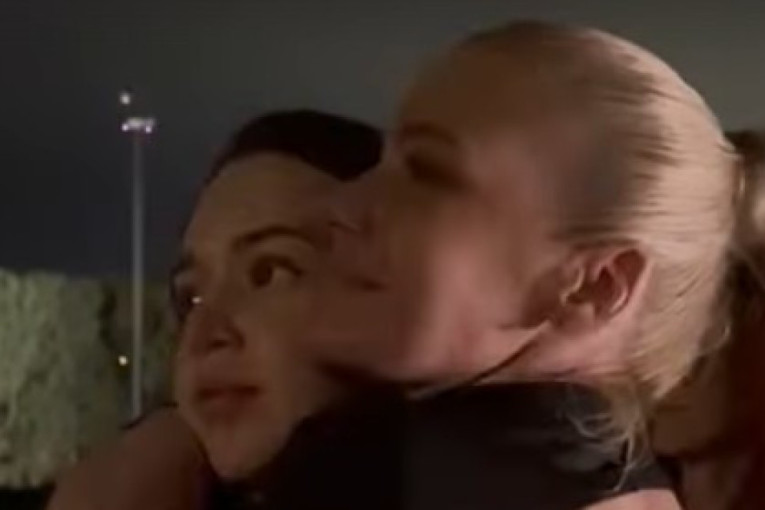 Nataša Bekvalac slavi Hani rođendan! Majka i ćerka čvrsto zagrljene posmatrale vatromet