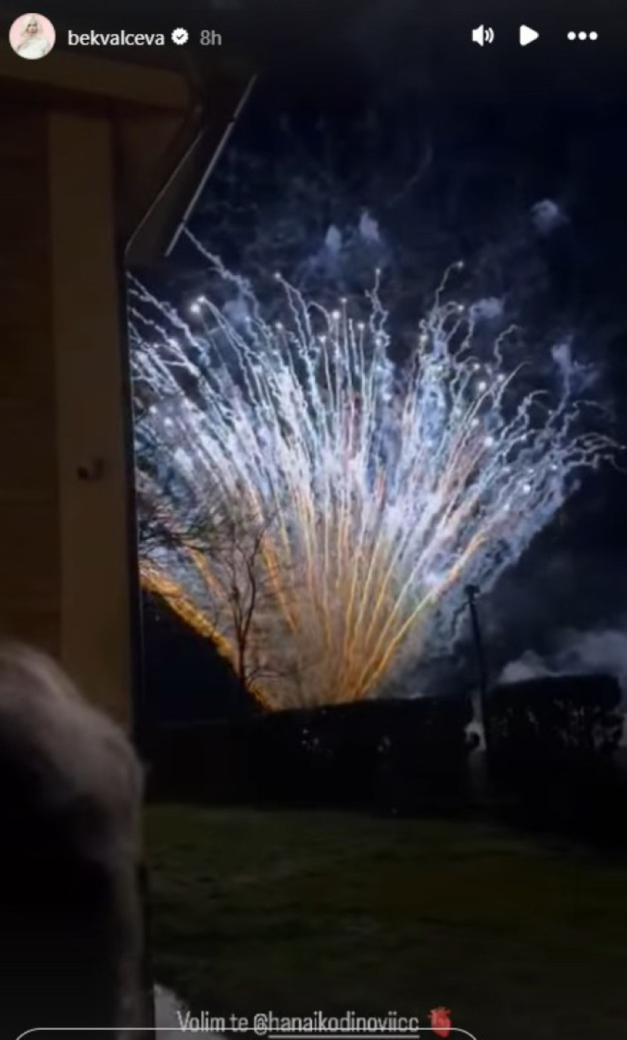 Nataša Bekvalac proslavila Hani rođendan! Majka i ćerka čvrsto zagrljene posmatrale vatromet