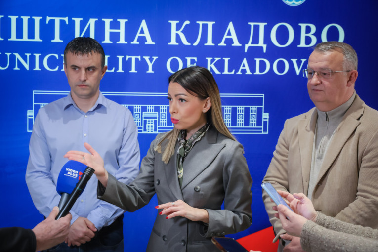 Ministarka potpisala ugovor o finansiranju: Počinje i druga faza projekta za bazen u Kladovu (FOTO)