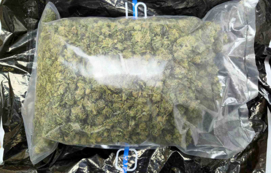 U "renou" pola kilograma marihuane: Policija uhapsila Beograđanina na parkingu (FOTO)