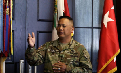 Gruzijska rakija mu zamalo došla glave: Američki general zaboravio poverljive papire u vozu