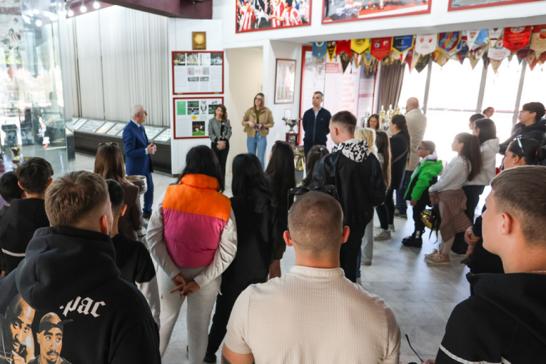 Zvezda ugostila decu bez roditeljskog staranja