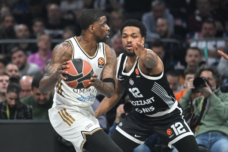 Partizan - Dubai: Gosti ne ispuštaju prednost (POLUVREME)