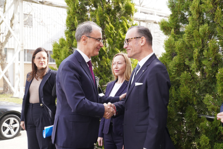 Premijer Macut posetio Hemofarm u Vršcu: Razgovarao sa rukovodstvom o planovima kompanije
