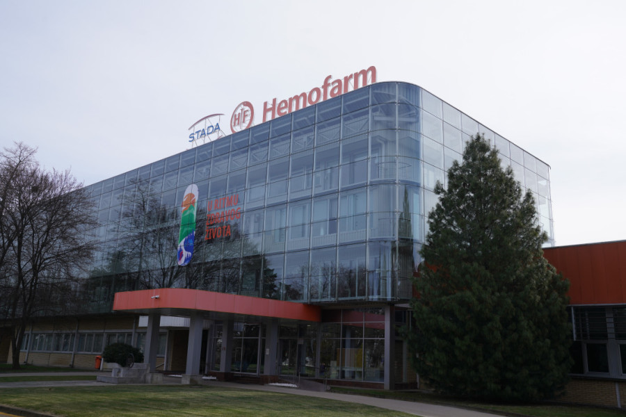 Premijer Macut posetio Hemofarm u Vršcu: Razgovarao sa rukovodstvom o planovima kompanije
