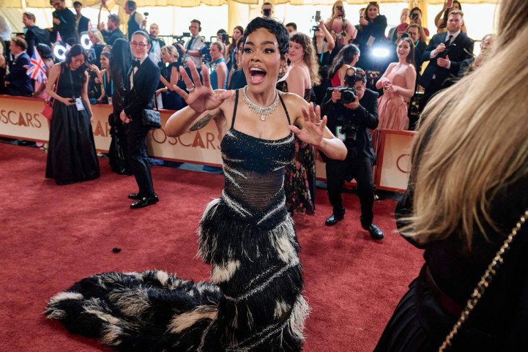 Tejana Tejlor žestoko odbrusila "jadnicima" koji su je kritikovali zbog histeričnog ponašanja na dodeli Oskara (VIDEO)