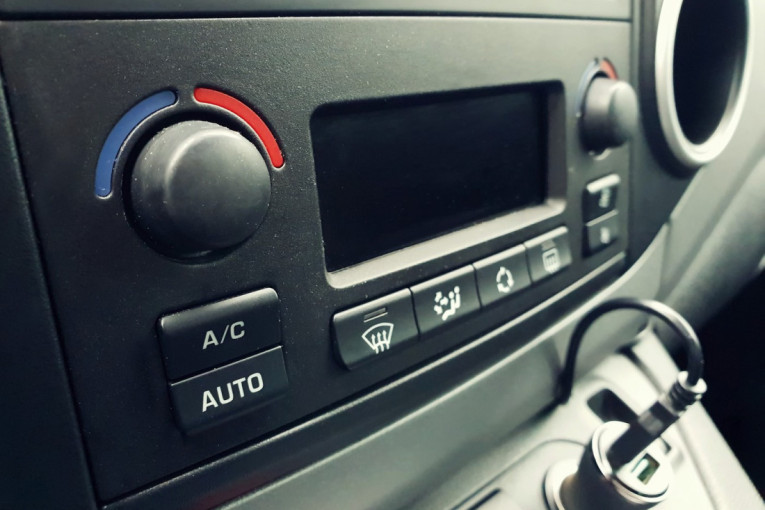 Čemu služi misteriozna petlja na sigurnosnom pojasu? Evo zašto je važnija nego što mislite