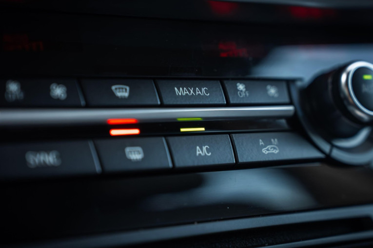 Koristite li ovo dugme u autu? Većina vozača nema pojma čemu služi