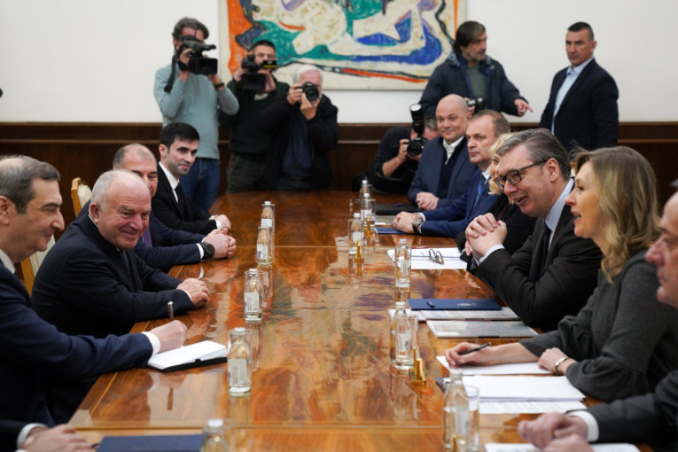 Put koji menja Vojvodinu: 46 mostova i 12 petlji na novoj trasi: Vučić se sastao sa predstavnicima kompanije Azvirt (FOTO/VIDEO)