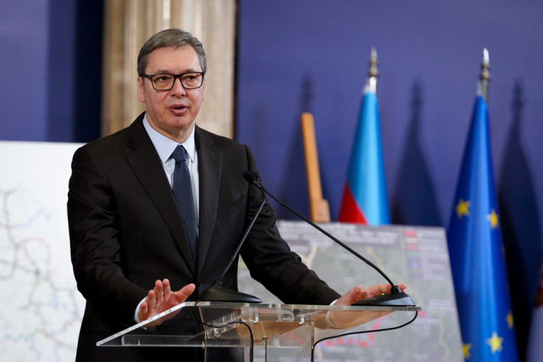 Vučić: Nema pritiska na zaposlene u državnim preduzećima za dolazak na skup 21. marta!