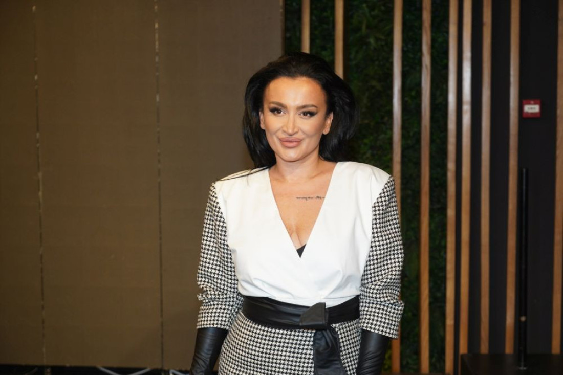 Smrtni slučaj u porodici Andreane Čekić: Pevačica pakuje kofere i hitno se vraća sa Zanzibara