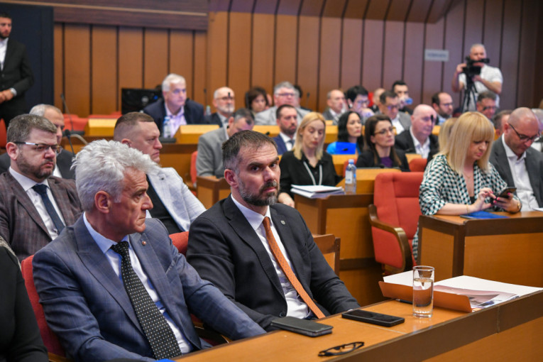 Kuli stiže podrška iz Novog Sada: Ustupljena komunalna vozila (FOTO)