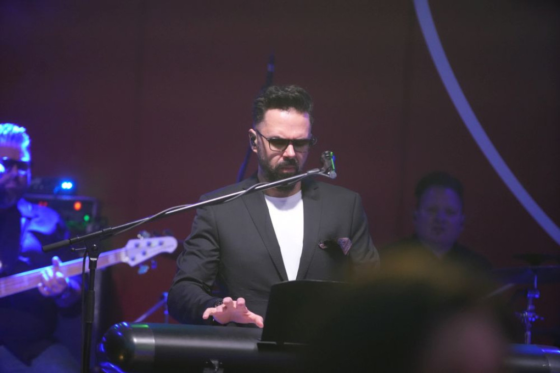 Novi incident Šaje Labafa! U gaćama šeta po hotelu i iznervirano traži upaljač! (VIDEO)