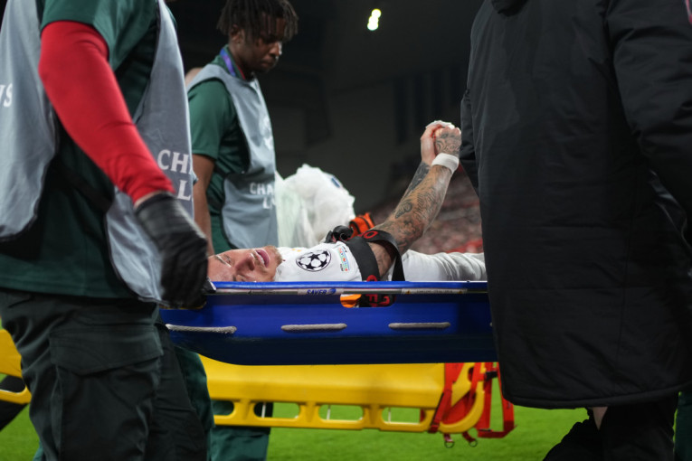 Užasna povreda fudbalera Galatasaraja, ali nažalost nije jedina: I Osimenu je stavljen gips, moguća je i operacija (FOTO)