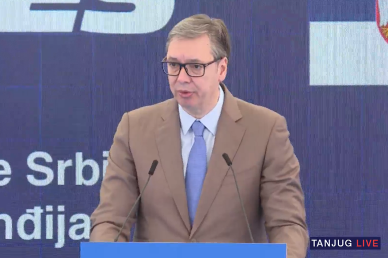 Predsednik Srbije u Inđiji: Ovo je poseban dan za nas u ovom ludom vremenu koje donosi samo nove probleme, mi danas imamo razlog da slavimo!