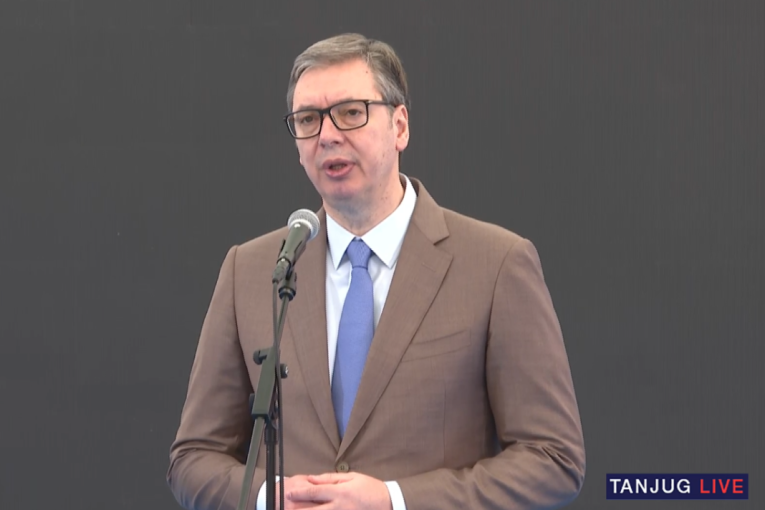Vučić u Inđiji o nafti: Veoma je komplikovana i izuzetno teška situacija za nas, nemamo potvrdu da će OFAK doneti pozitivnu odluku za NIS