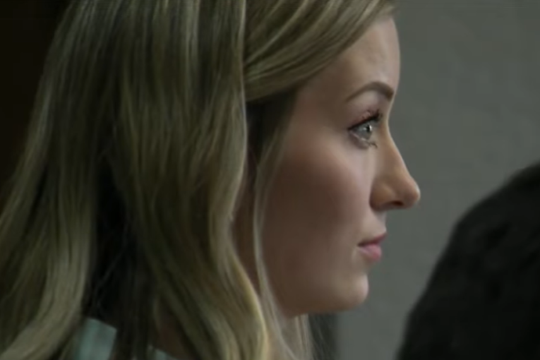 Učiteljica uhvaćena na gomili sa učenikom (17): Slala mu novac za gorivo da dođe dok joj muž nije tu, dobila smešnu kaznu