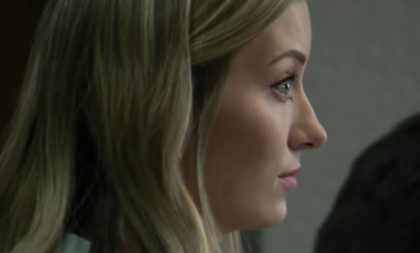 Učiteljica uhvaćena na gomili sa učenikom (17): Slala mu novac za gorivo da dođe dok joj muž nije tu, dobila smešnu kaznu