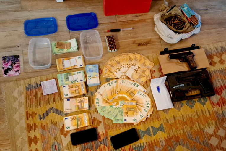 Top zaplena na Horgošu: Nećete verovati koliko je šofer imao satova (FOTO)