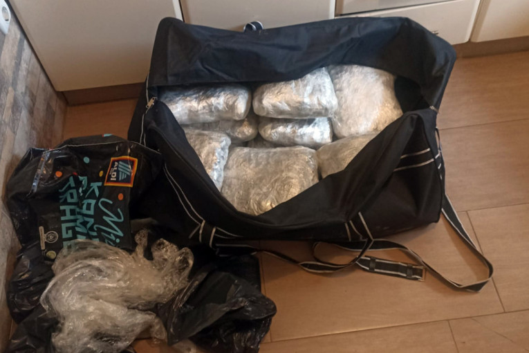 Marihuana na ofingeru: Pribojci spakovali 80 kilograma droge (FOTO)
