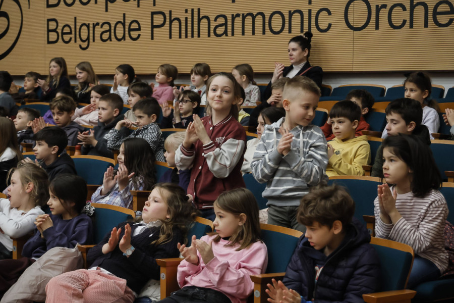 I dok je jeo supu u njegovoj glavi je svirala muzika: Beogradska filharmonija mališane upoznaje sa Mocartom na poseban način (FOTO)