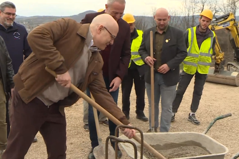 Potpisan ugovor za most preko Jasenice, Smederevska Palanka dobija i novu infrastrukturu! Mesarović obišla i korejsku kompaniju