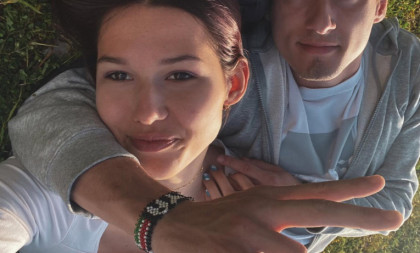 Ovo je dečko srebrne Angeline: I Aleksa je atletičar, pogledajte kako je ispratio njenu borbu na Svetskom prvenstvu (FOTO)