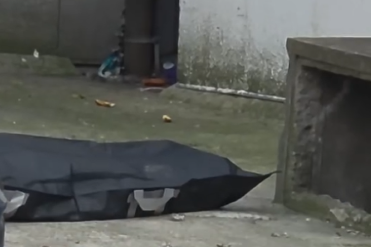 Horor na Vračaru: Žena pala sa trećeg sprata, lekari joj se bore za život!