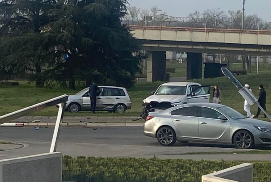 Drama kod Sava centra: Devojčica (16) teško povređena u jezivom sudaru