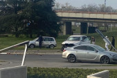 Težak udes kod Sava centra: Jak prasak odjeknuo, na putu delovi automobila! (FOTO)
